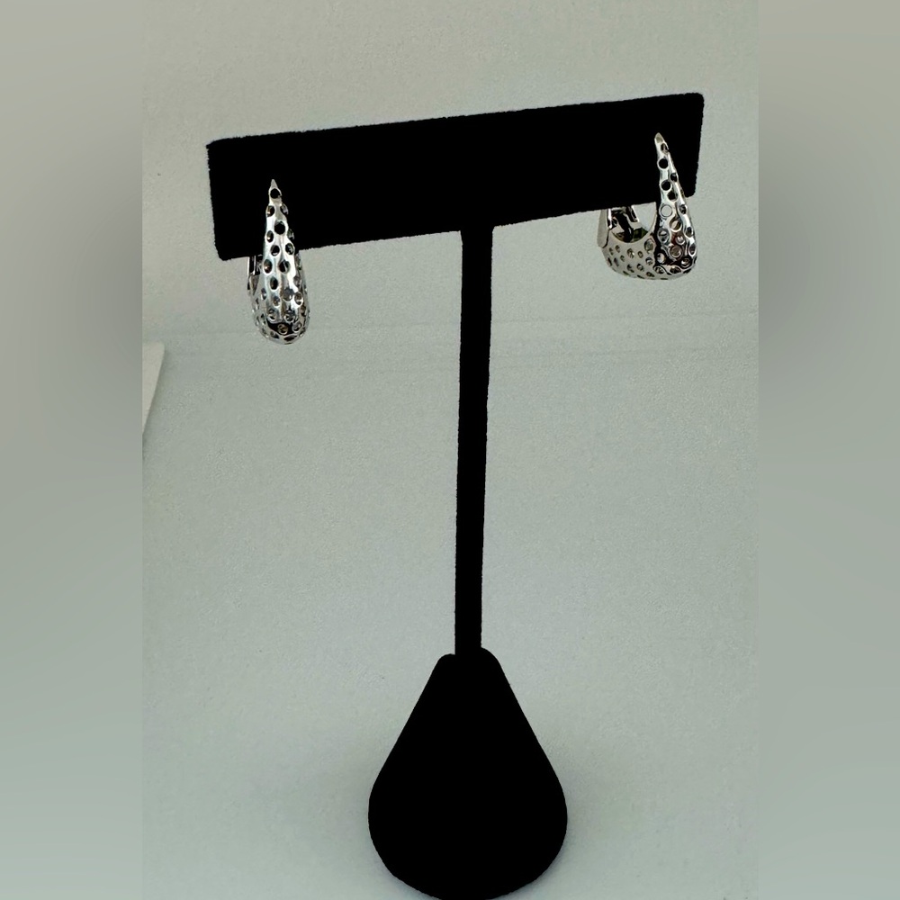 Earrings in white rhodium
